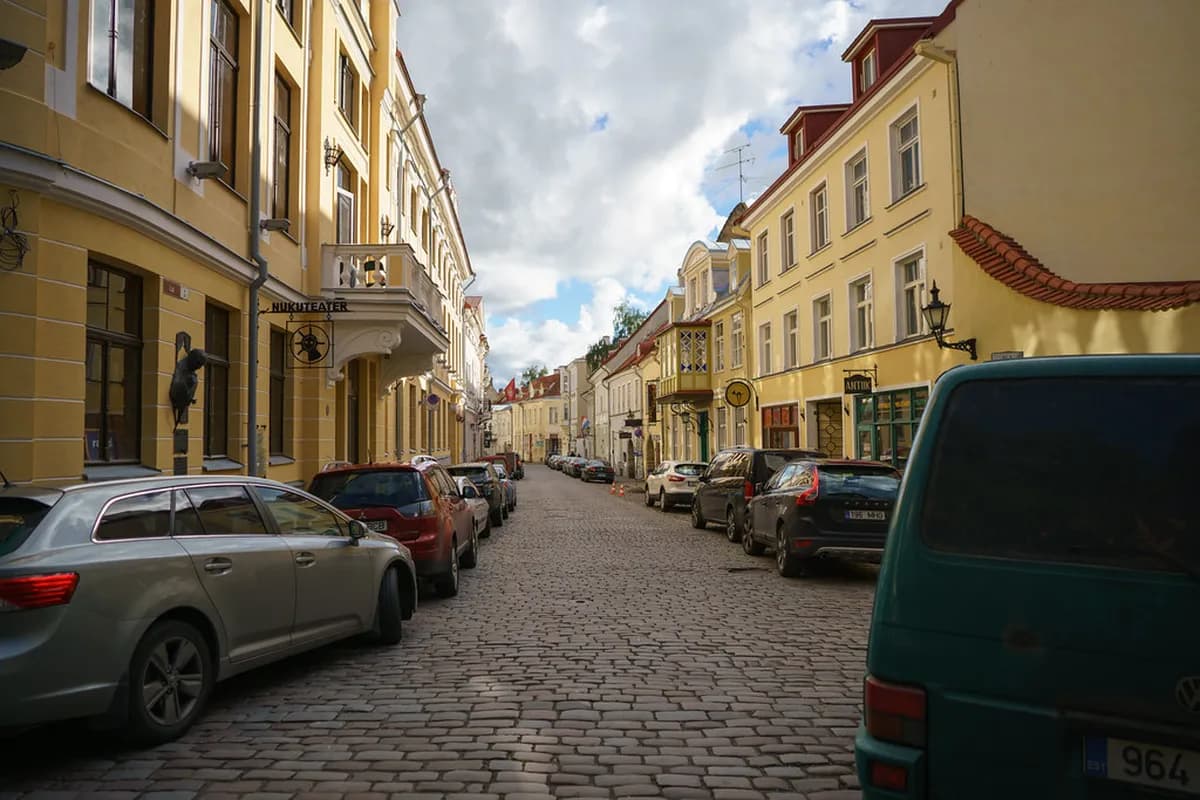 Parking in Tallinn: Guide to Zones, Rates, and Apps